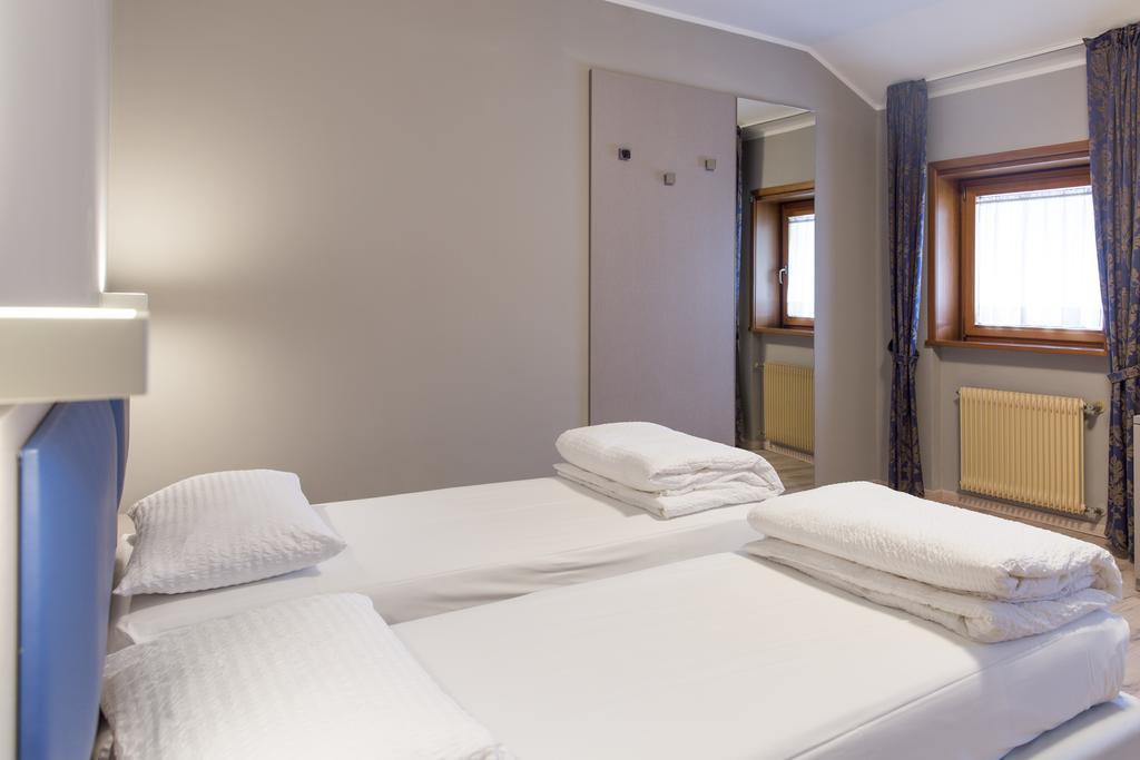 Albergo Montenegro มาเนียโก ภายนอก รูปภาพ