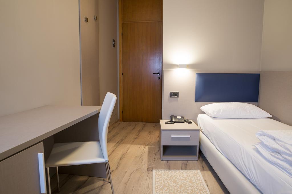 Albergo Montenegro มาเนียโก ภายนอก รูปภาพ