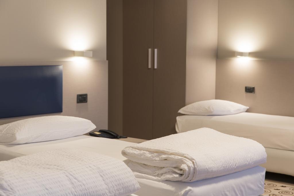 Albergo Montenegro มาเนียโก ภายนอก รูปภาพ